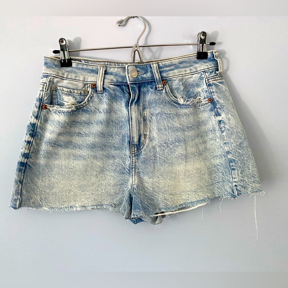 American Eagle Women's 4 Mom Shorts Comfort Stretch Waistband Distressed, Light